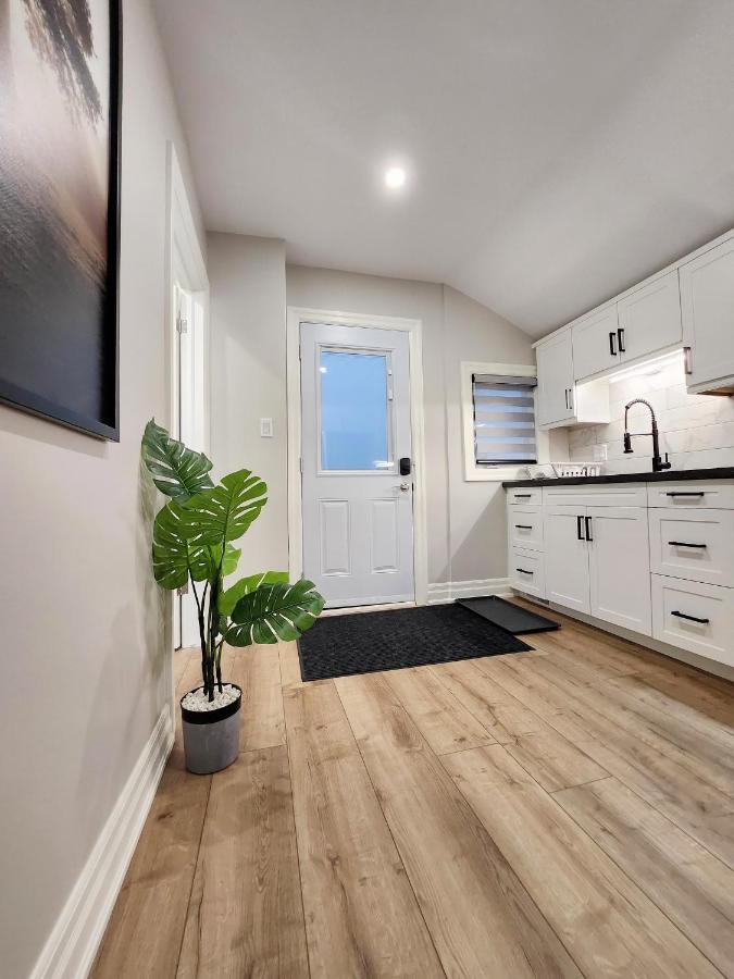 The Cozy Cove Modern King-Bedroom Full Apartment Sainte-Catherine 外观 照片