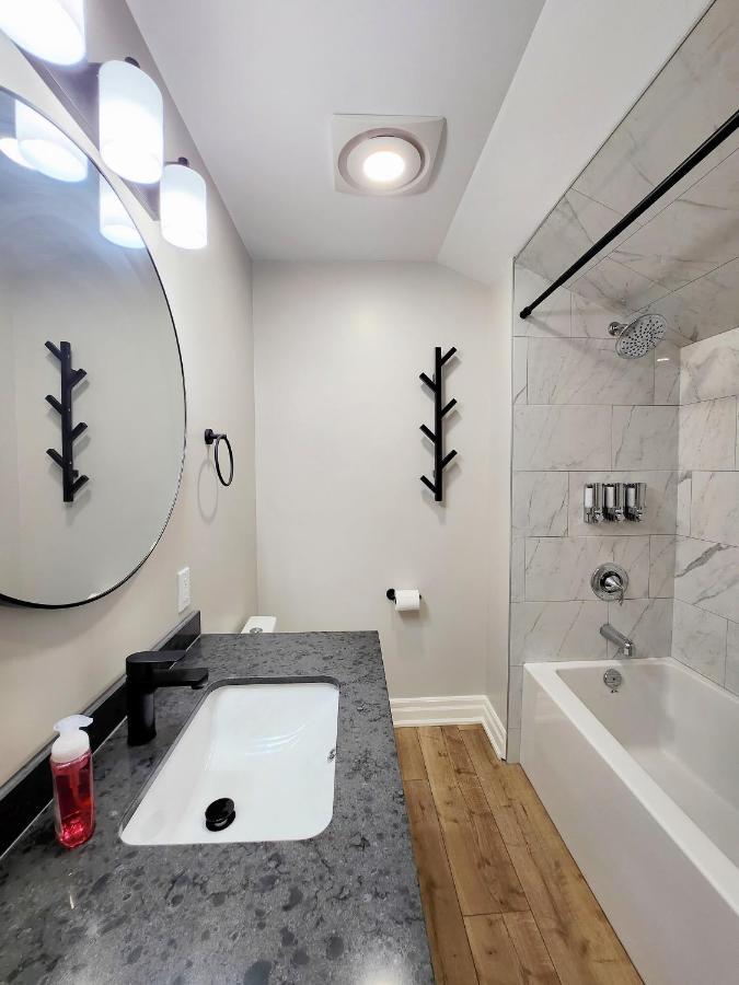 The Cozy Cove Modern King-Bedroom Full Apartment Sainte-Catherine 外观 照片