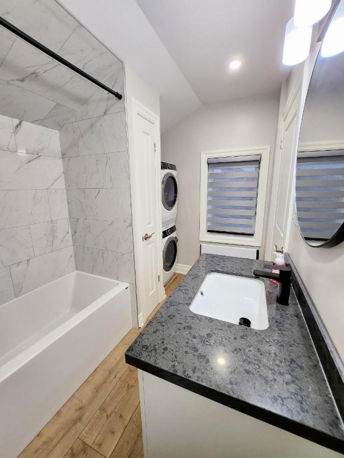 The Cozy Cove Modern King-Bedroom Full Apartment Sainte-Catherine 外观 照片